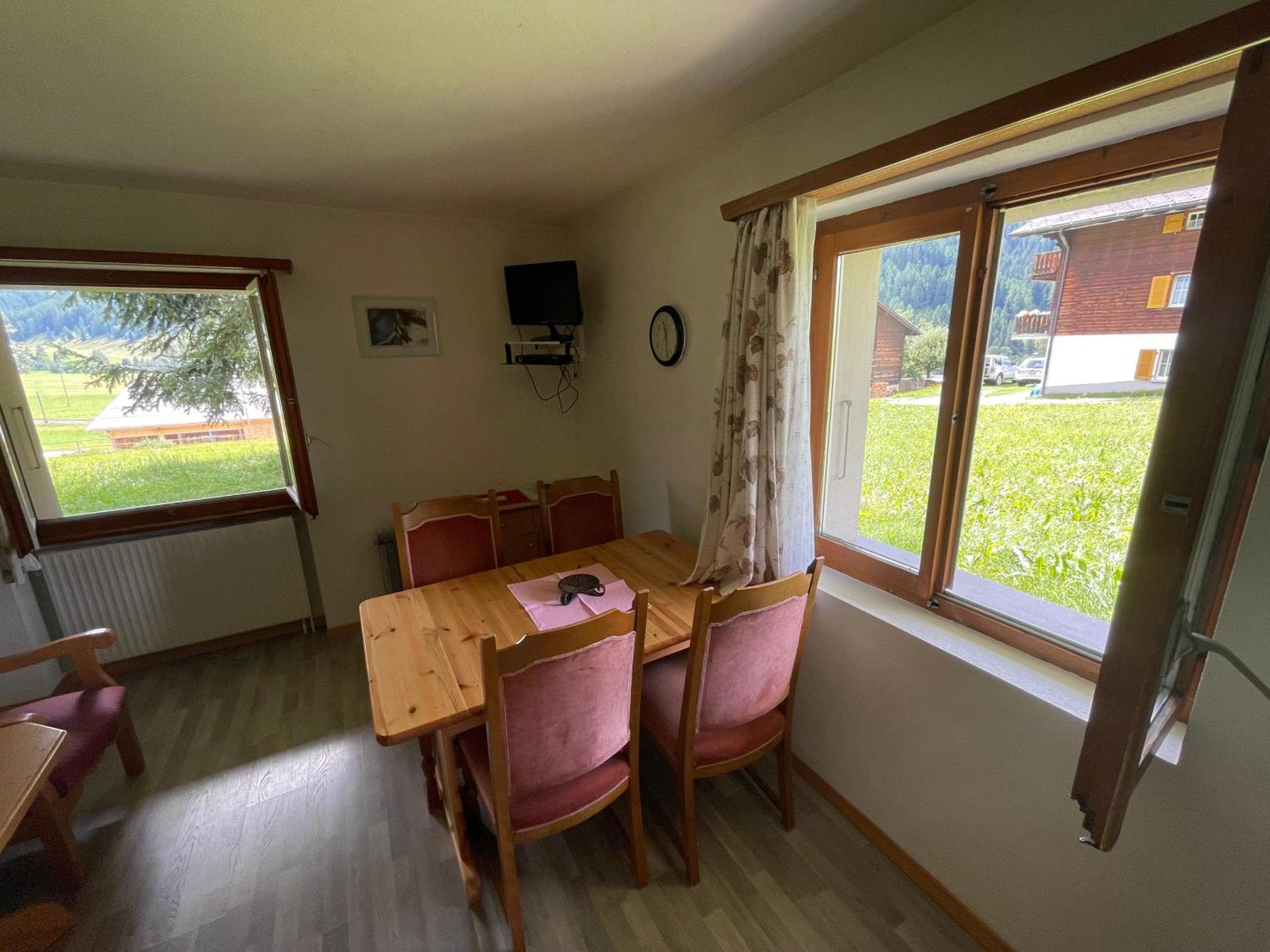 Hotel Restaurant Gommerhof Reckingen Ruang foto