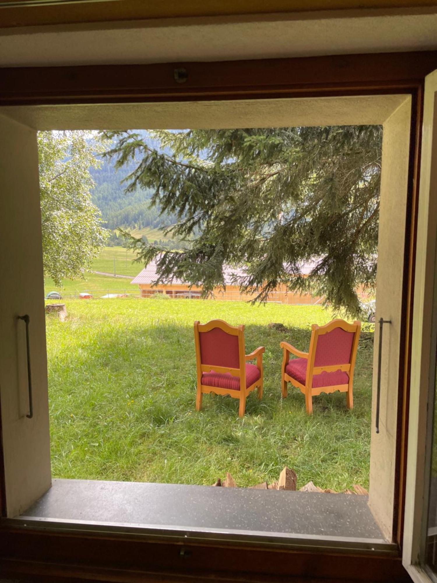Hotel Restaurant Gommerhof Reckingen Ruang foto